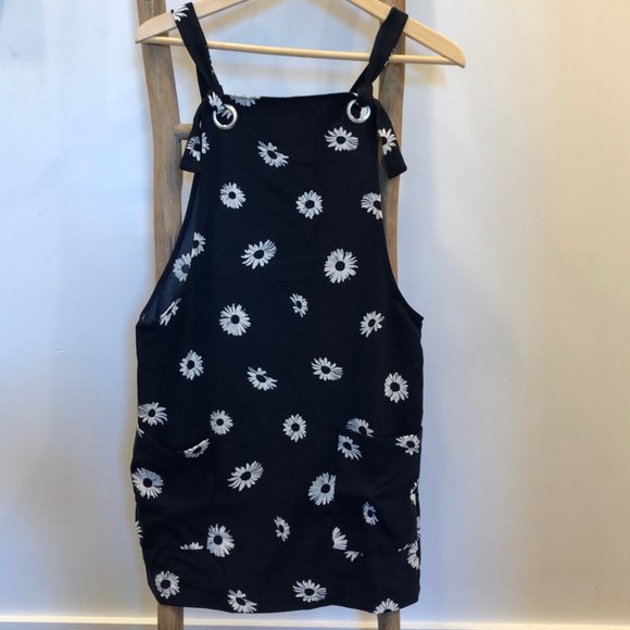 Eyelets pockets dress - Picture 3 of 3